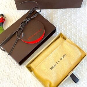 Authentic Vintage 2015 Louis Vuitton $335 Wallet Card Holder Made in France!